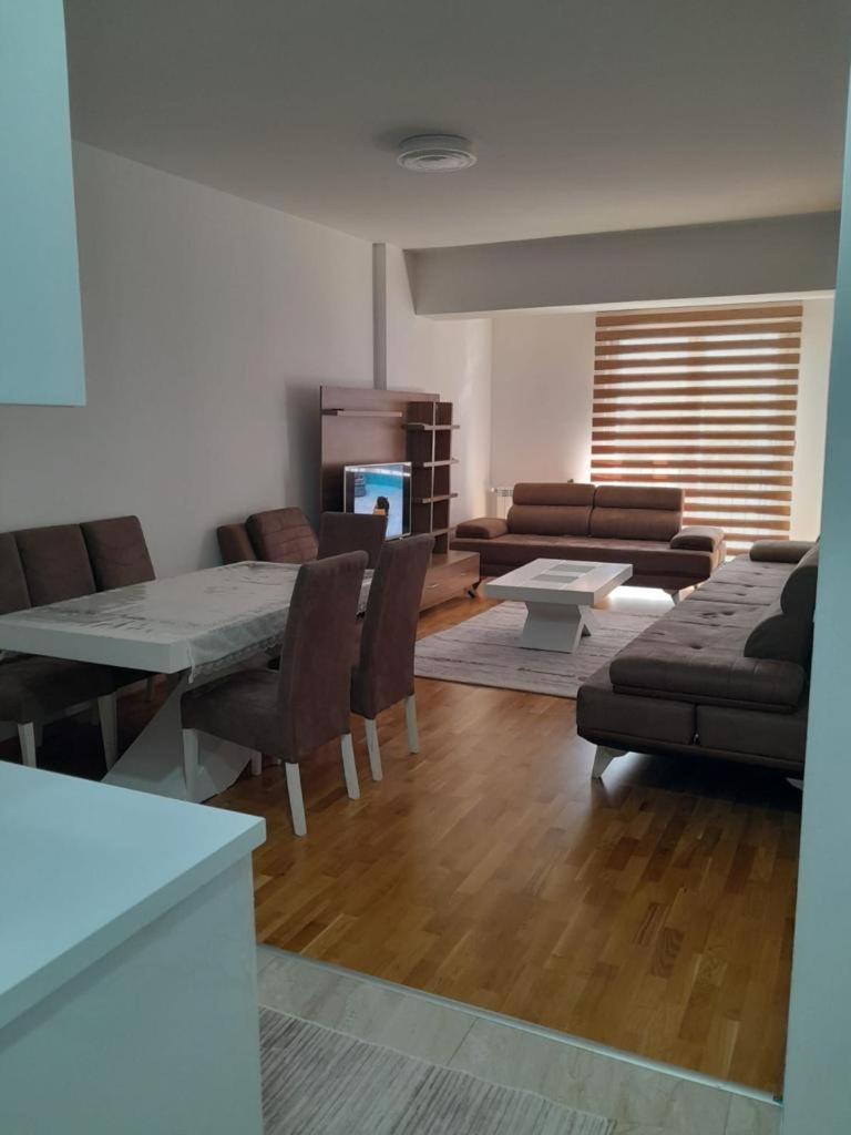 Lux Karposh In Skpoje Appartement *