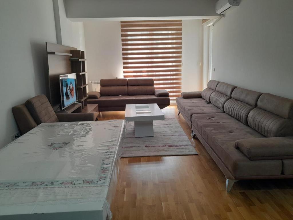 Lux Karposh In Skpoje *